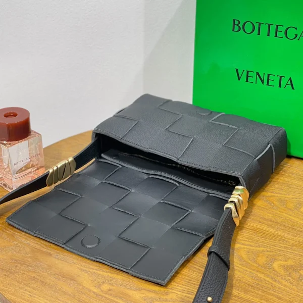 BV CASSETTE bag Size:23x15cm 666870 - Image 7