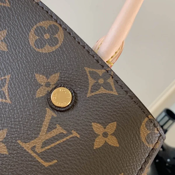 LV Model: M41056 Size 33*23*15cm - Image 6