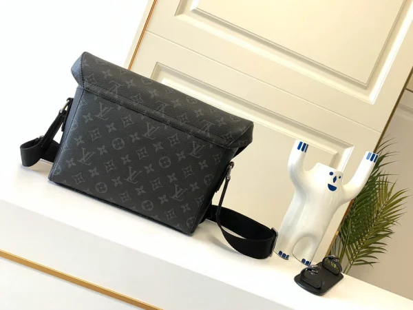 LV Model: M40511 Size 32*23*9cm - Image 9