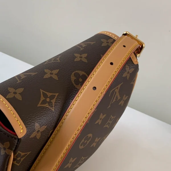 LV Model: M44860 Size 18*15*8cm - Image 6