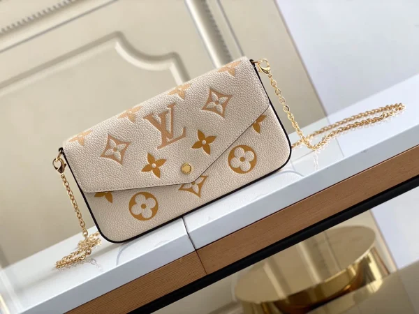 Louis Vuitton size：21x12x3cm