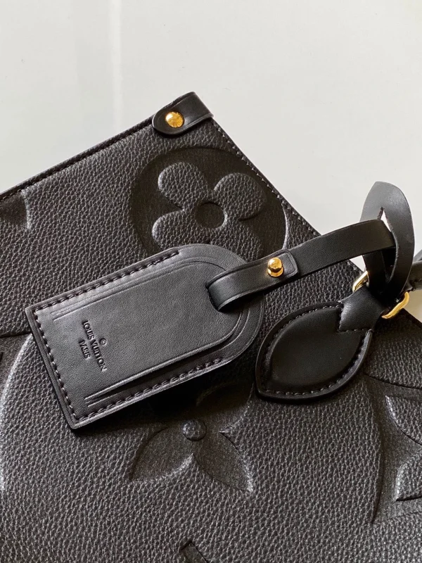 Louis Vuitton Size: 41.0 x 34.0 x 19.0 cm - Image 6