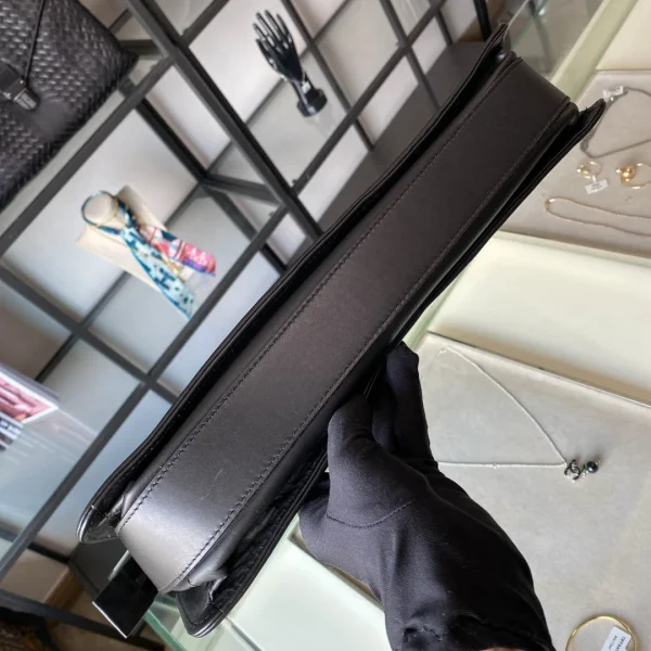 BV Briefcase Size:38cm - Image 15