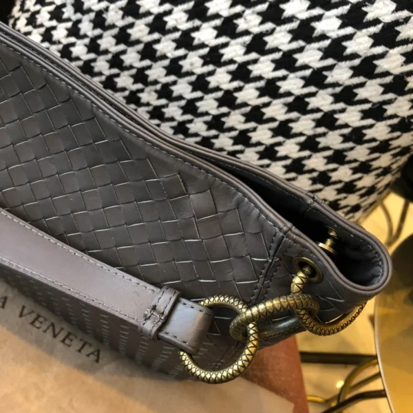 BV Briefcase Size: 33cm Grey - Image 4